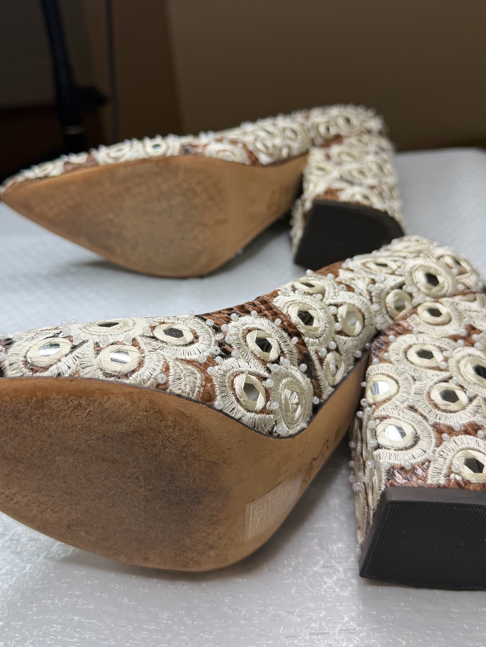 Burch
Tory Burch Francesca Roccia Python heels women's Size 8 - Picture 12 of 12